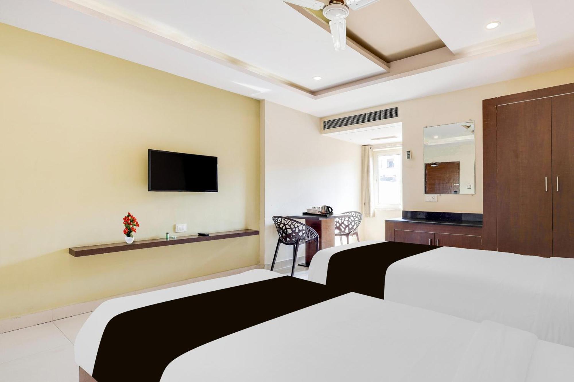 Super Townhouse Dwarka Nagar Near Ramatalkies 호텔 비사카파트남 외부 사진