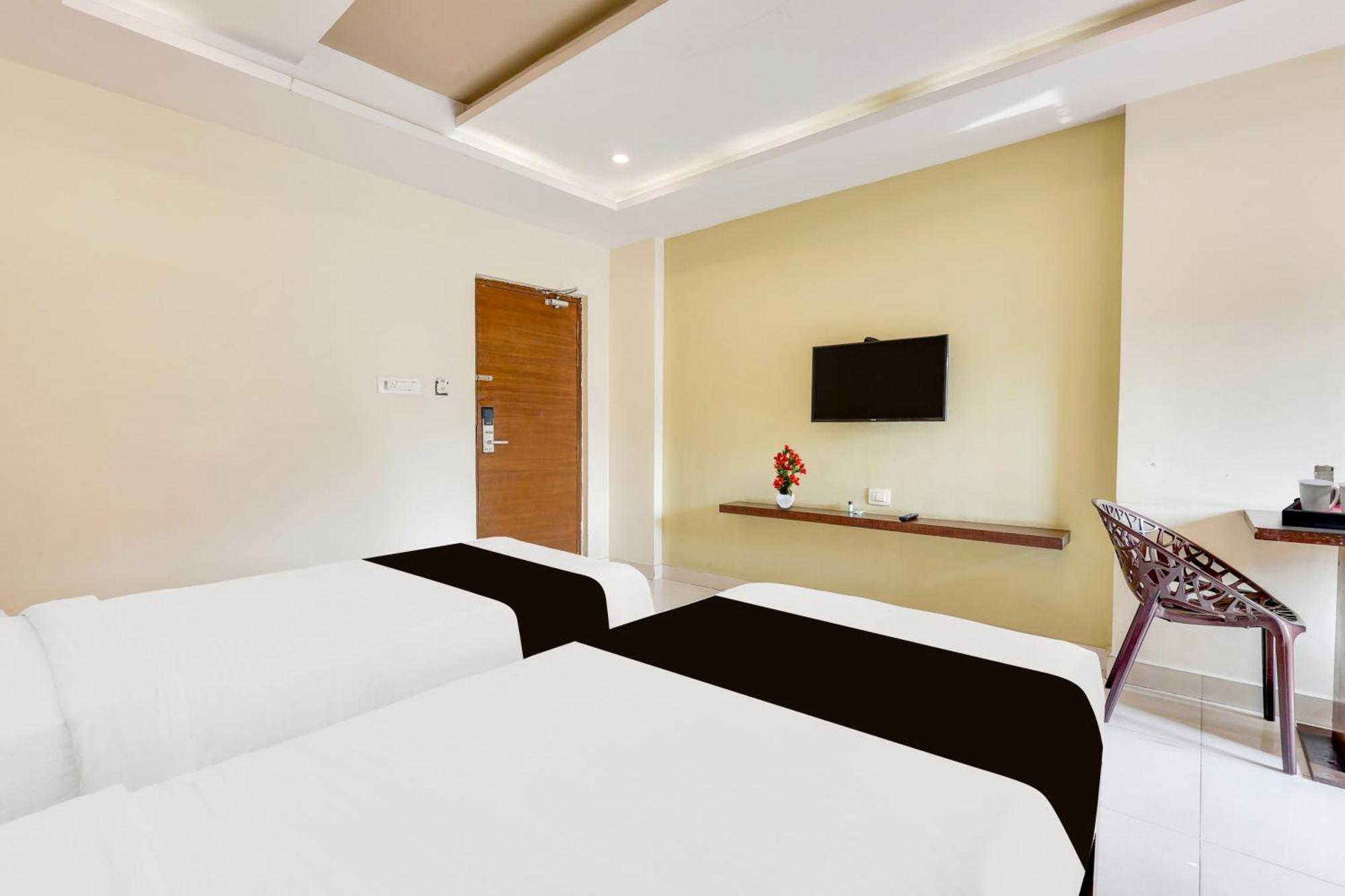 Super Townhouse Dwarka Nagar Near Ramatalkies 호텔 비사카파트남 외부 사진